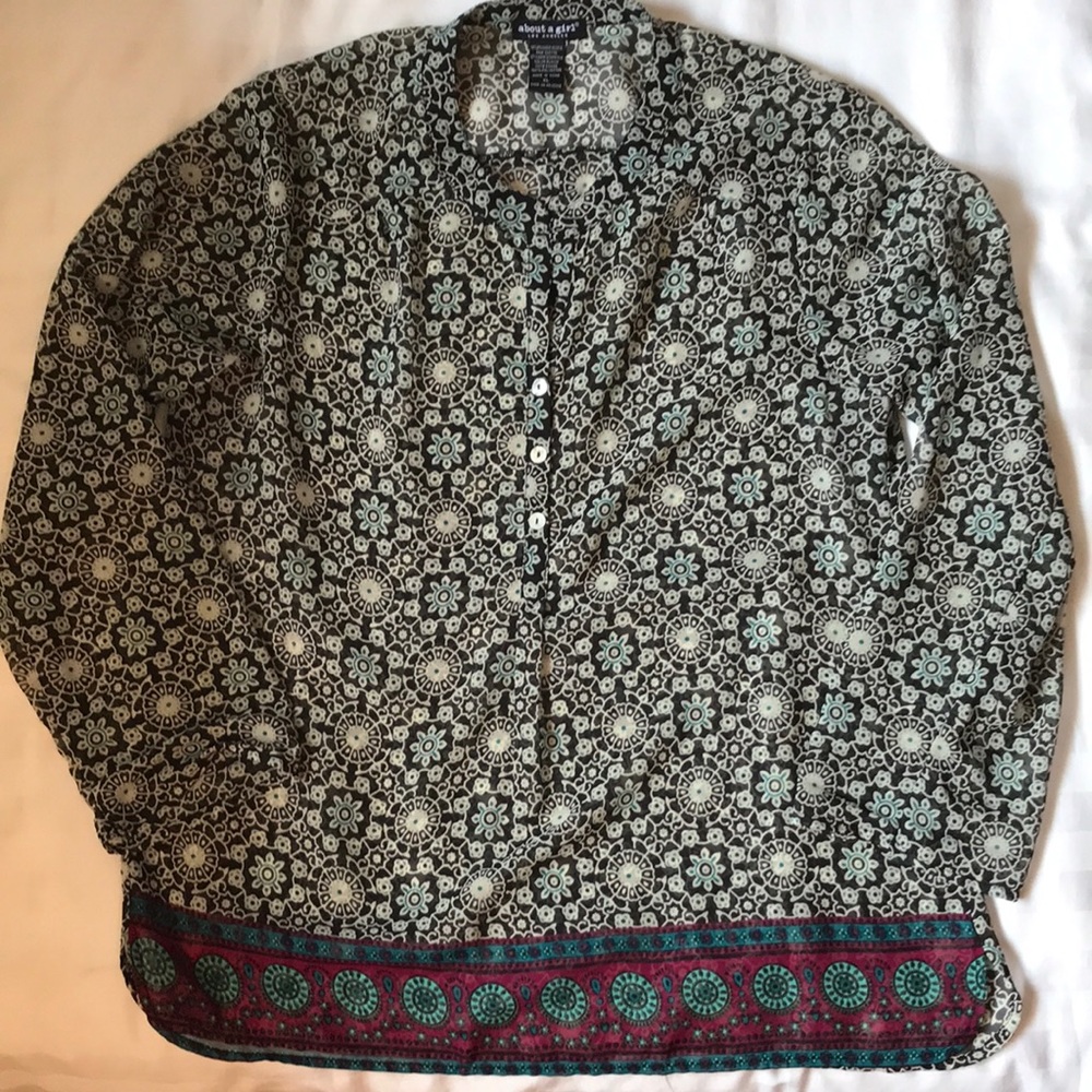 Free with a bundle band collar semi sheer roomy medallion print tunic/shirt EUC